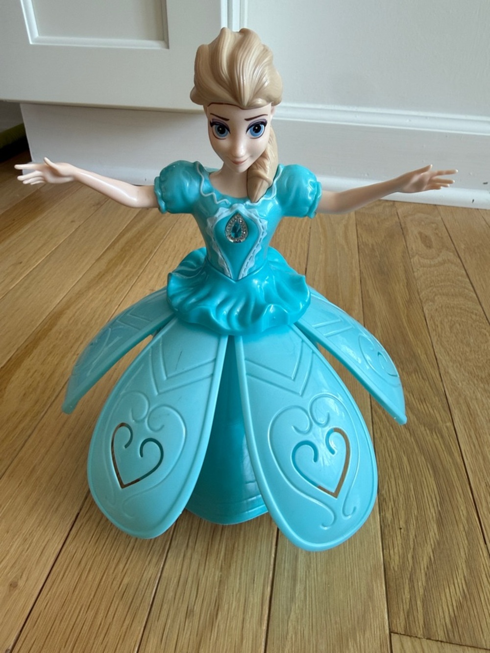 Disney Frozen Elsa Twirling Doll in Aqua Dress
